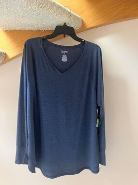 TEK GEAR Navy V-neck high slit long sleeve size 1X